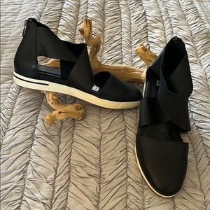 Brand new leather Eileen Fisher shoe in size 8